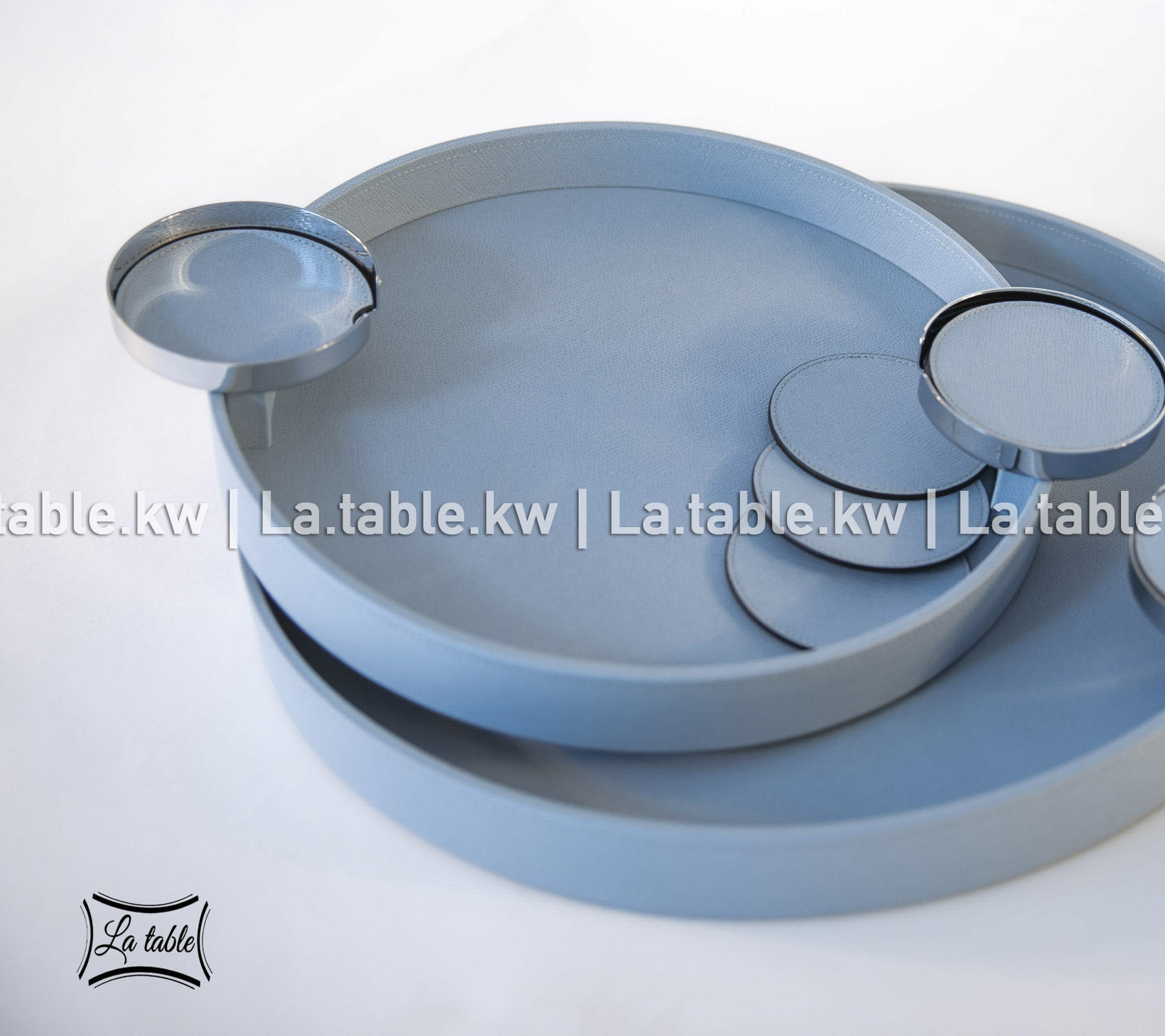 Baby Blue Leather Round Tray / صينية دائرية من الجلد - أزرق الفاتح