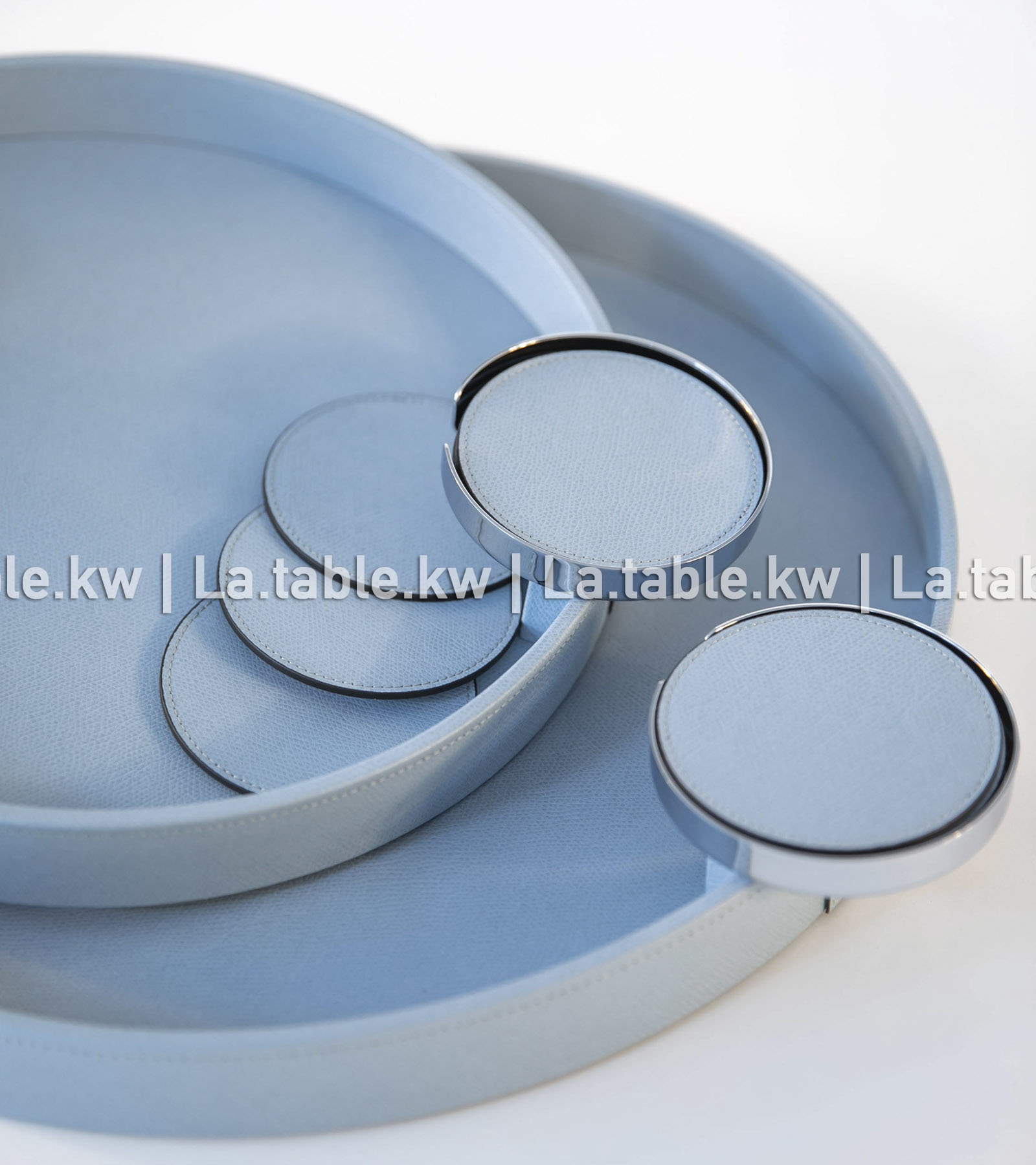 Baby Blue Leather Round Tray / صينية دائرية من الجلد - أزرق الفاتح