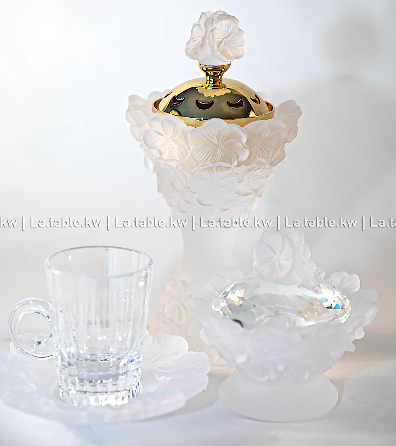 White Crystal Petals Tea Set /  بتالس كريستال طقم شاي - أبيض