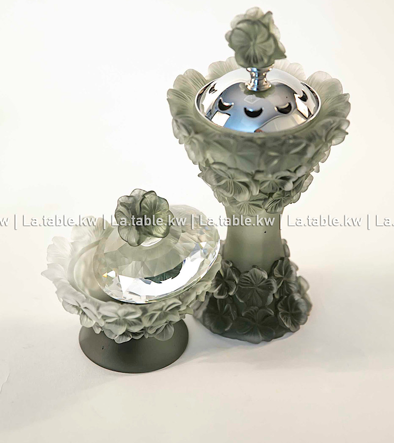 Grey Crystal Petals Mubkhar Set with Silver Lid / بتالس كريستال طقم مبخر مع غطاء فضي - رمادي