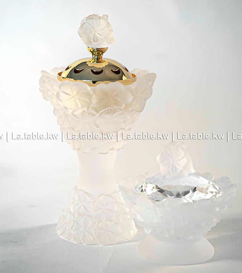 White Crystal Petals Mubkhar Set with Silver Lid / بتالس كريستال طقم مبخر مع غطاء فضي- أبيض