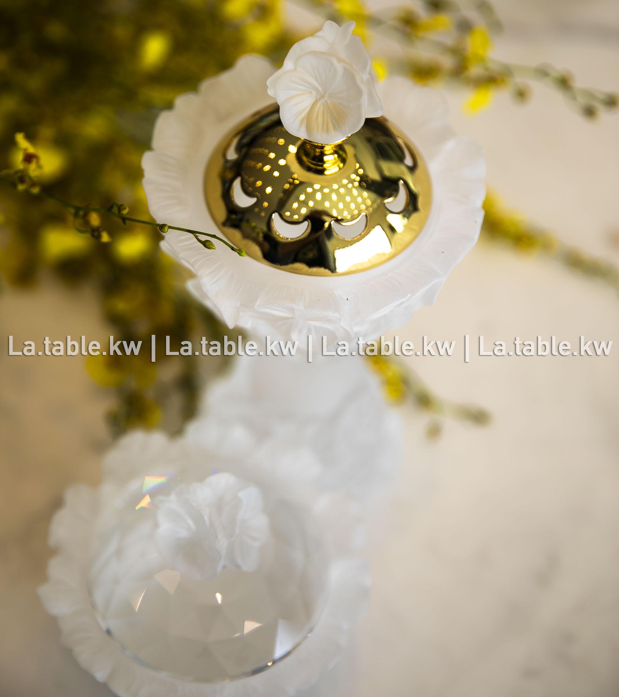 White Crystal Petals Mubkhar Set with Silver Lid / بتالس كريستال طقم مبخر مع غطاء فضي- أبيض