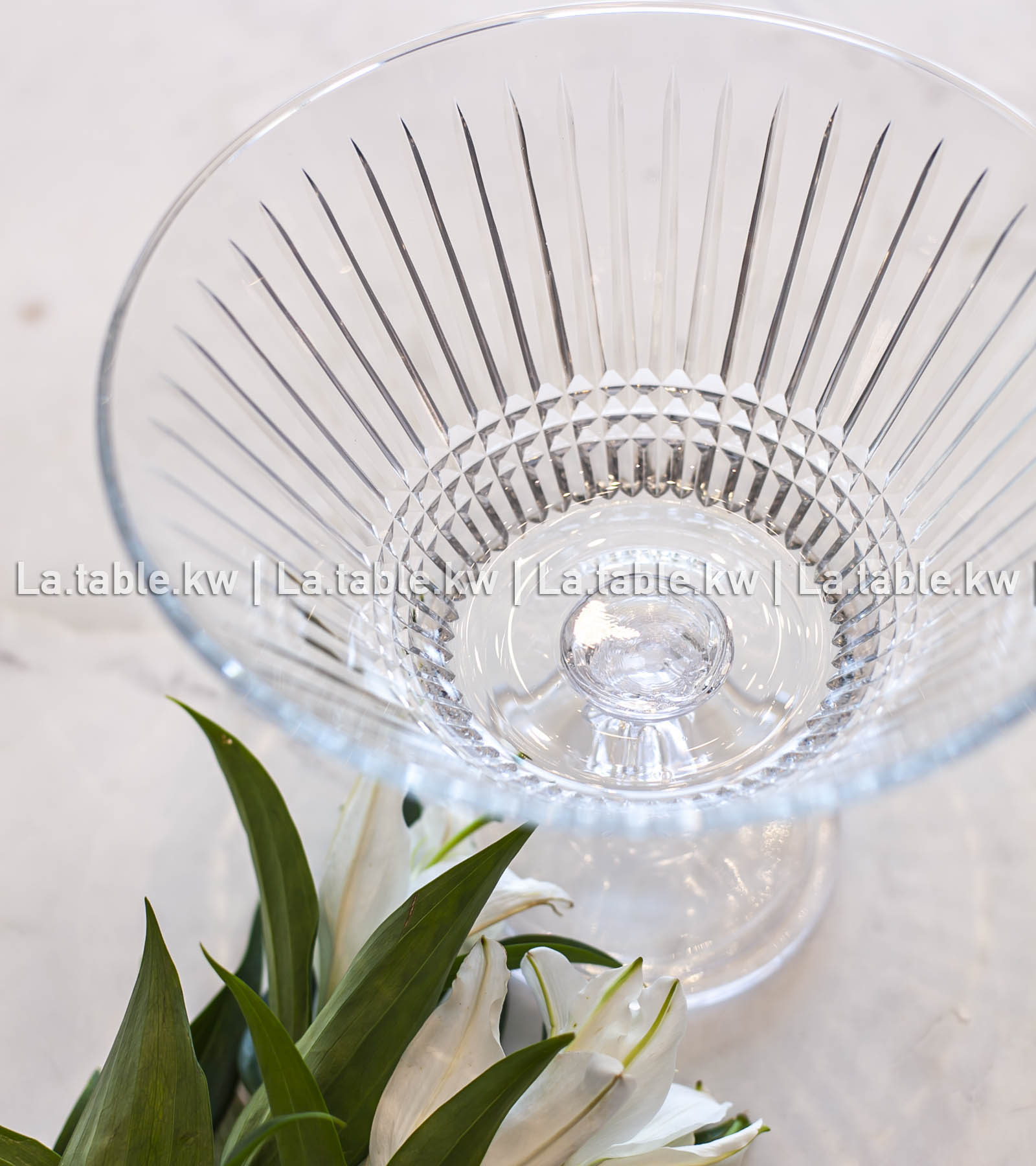 Transparent Allure V bowl / آلور وعاء على شكل٧ - شفاف