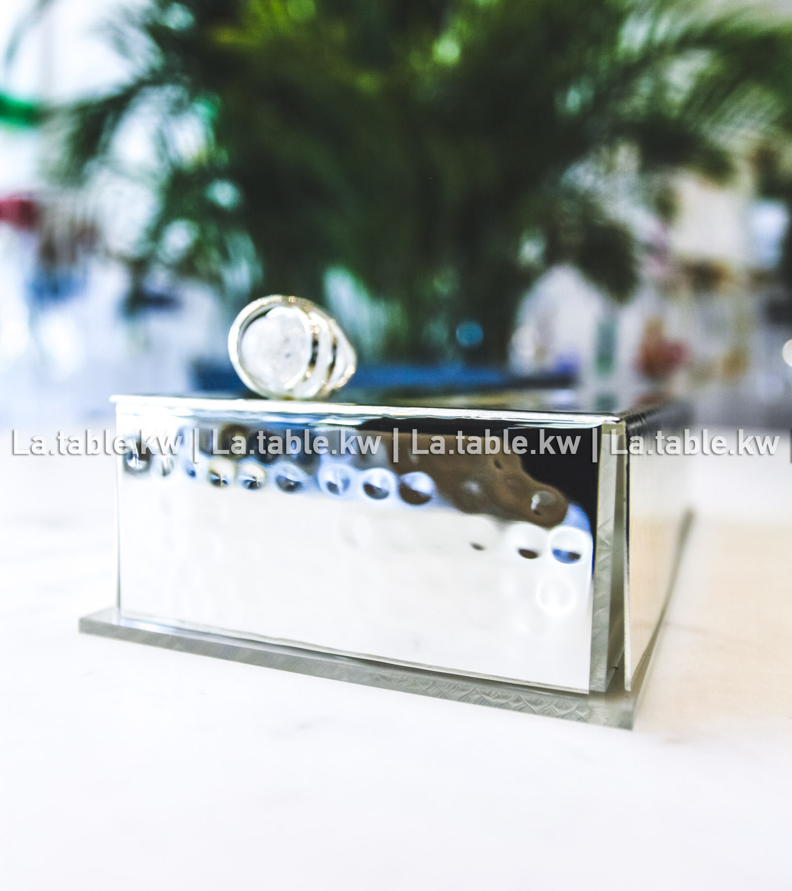 White Stone Designed Chrome Tissue Box / علبة مناديل من الكروم بتصميم الحجر الابيض